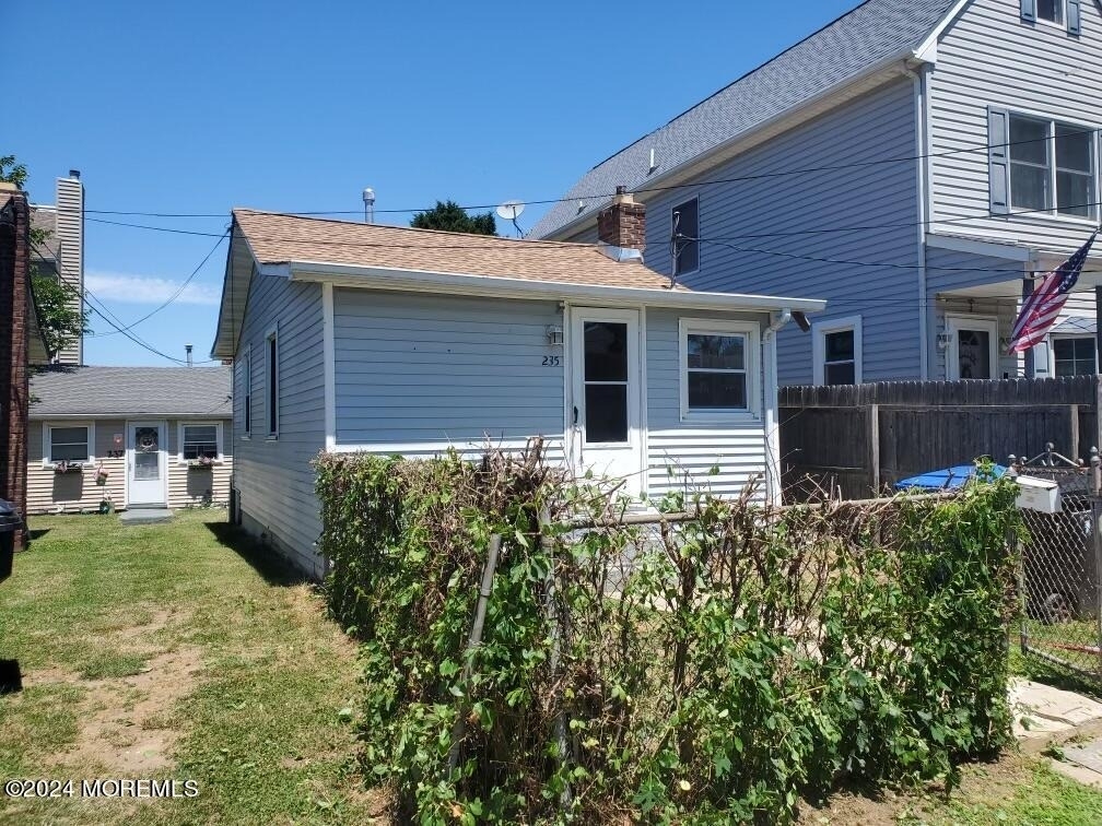 235 Bay Avenue - Photo 0
