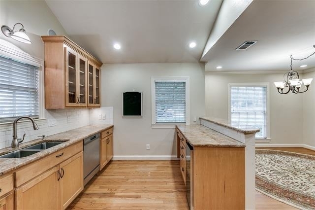 2901 Amherst Avenue - Photo 5