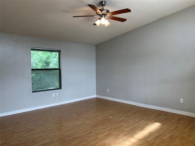 701 W Sycamore Street - Photo 2
