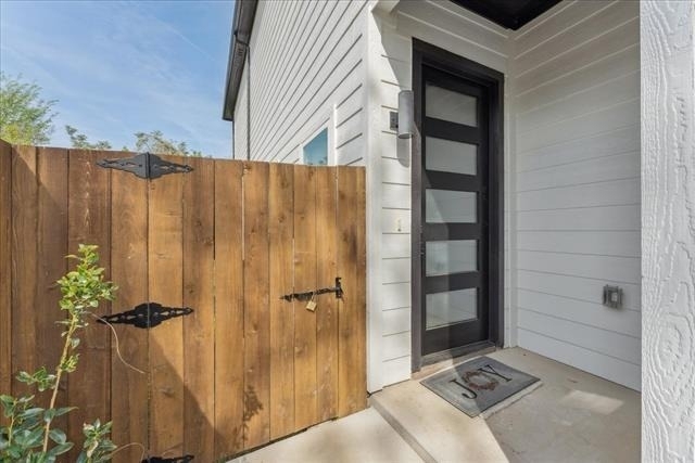 2811 Harston Street - Photo 2