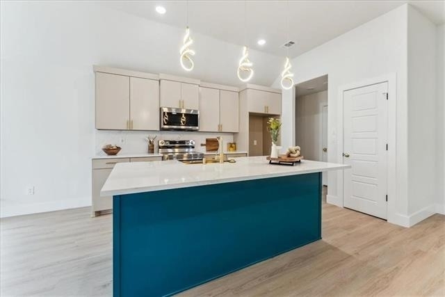 225 West Place - Photo 8