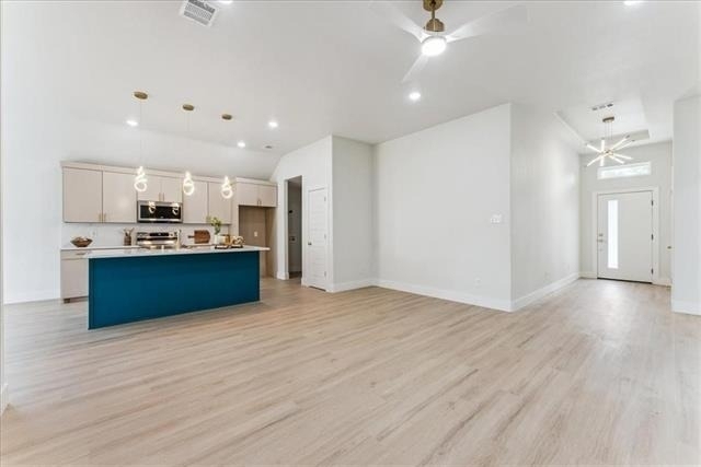 225 West Place - Photo 4