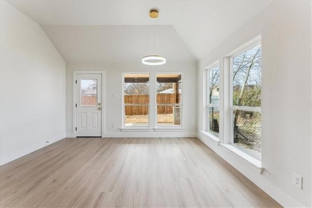 225 West Place - Photo 9