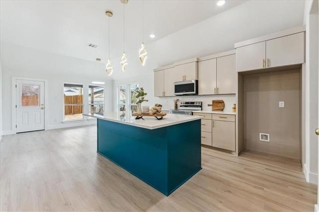 225 West Place - Photo 6