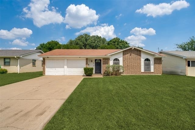 634 Lisa Street - Photo 0