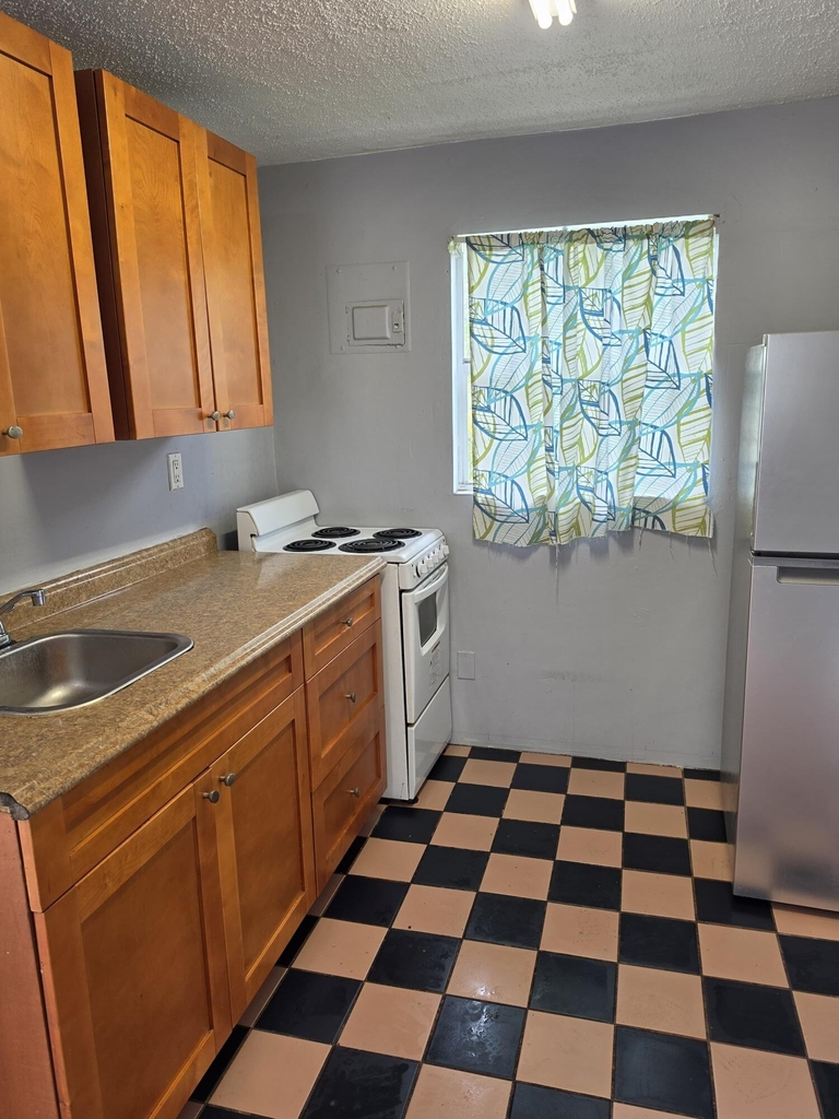 5926 Taft Street - Photo 0