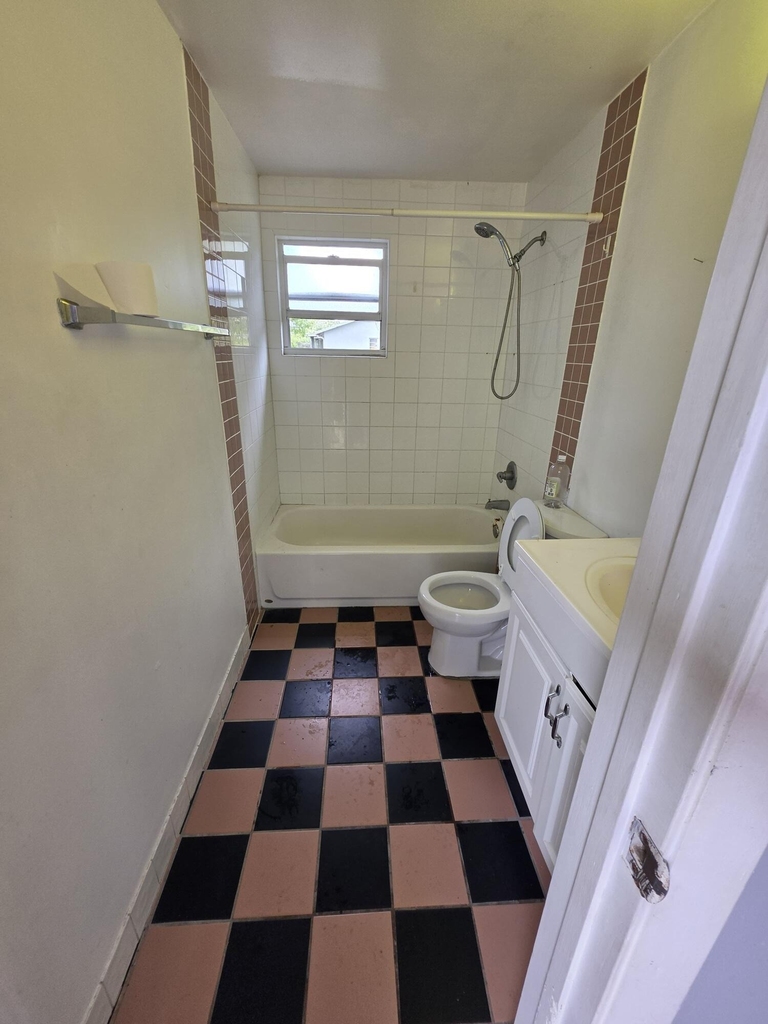 5926 Taft Street - Photo 6