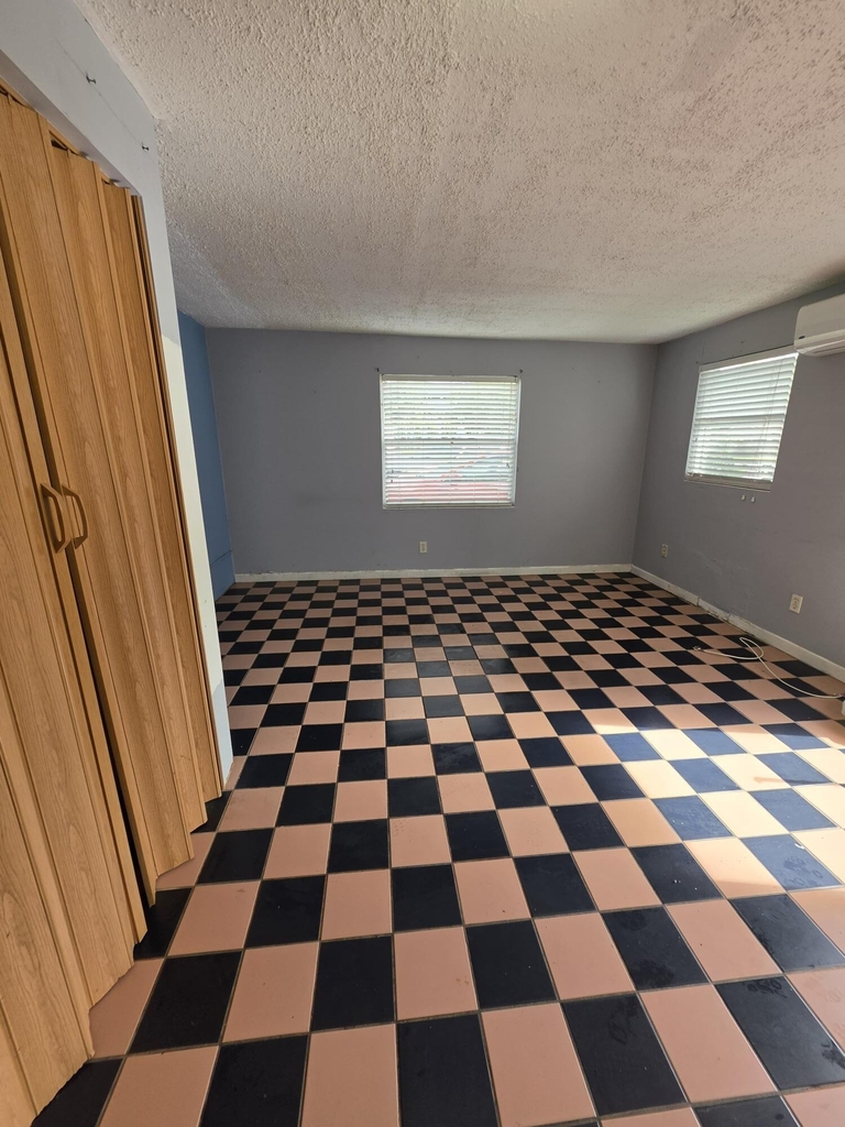 5926 Taft Street - Photo 4