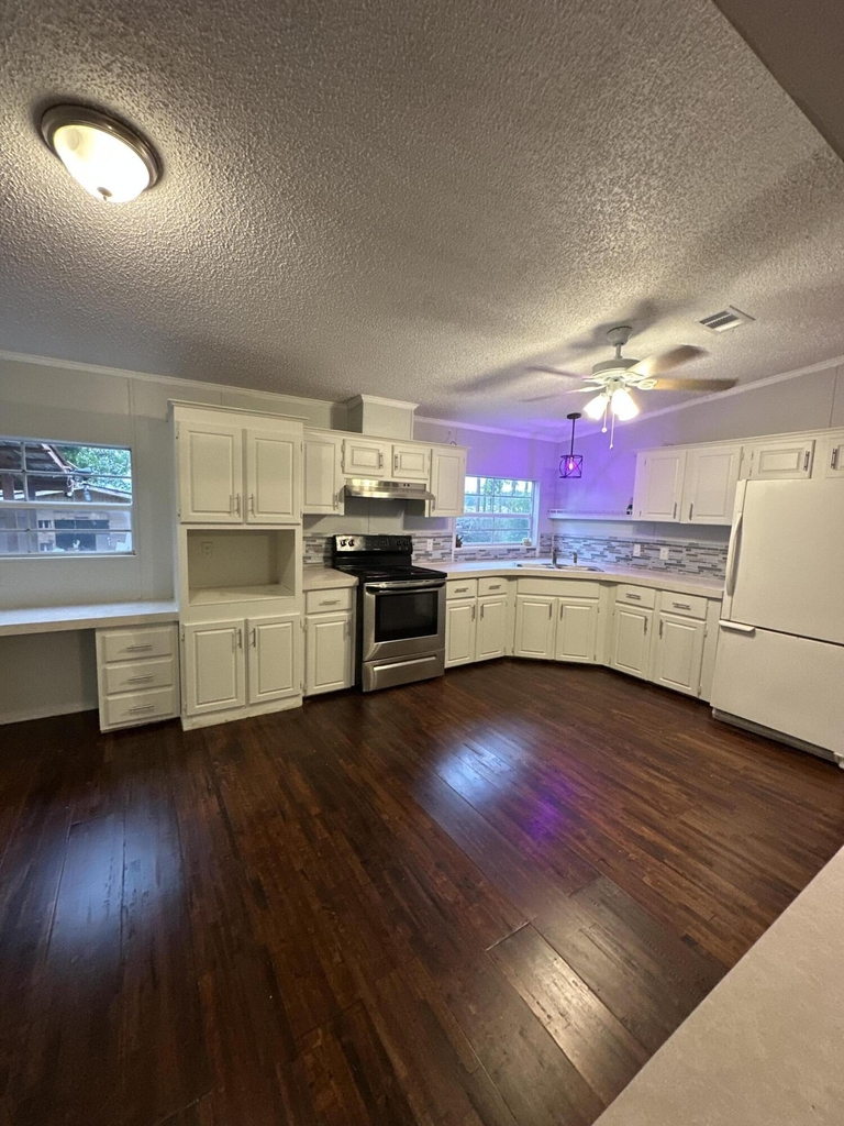 930 Deer Street - Photo 1