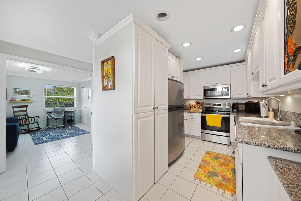 2835 Sw 13th Street - Photo 4