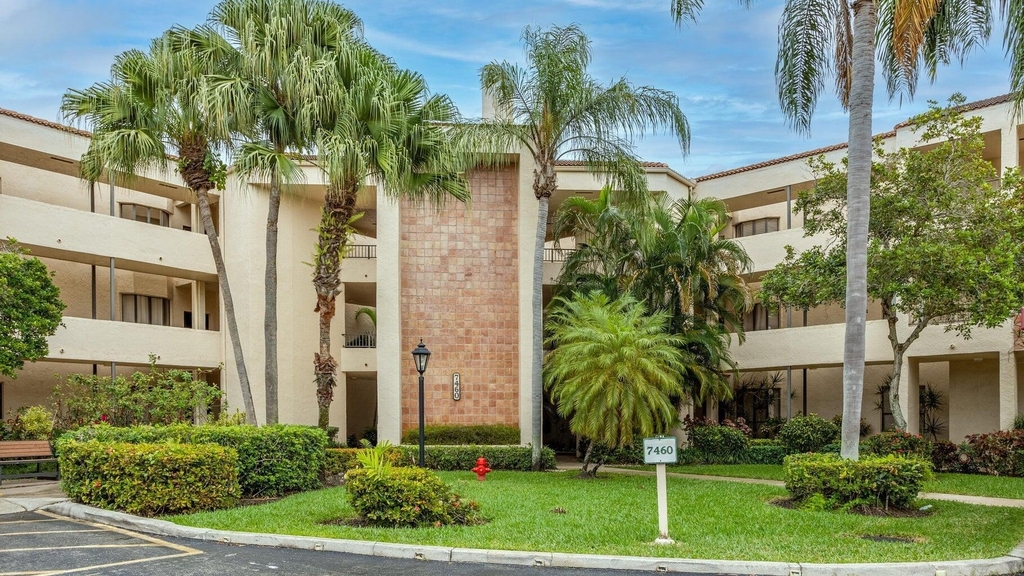 7460 La Paz Boulevard - Photo 0