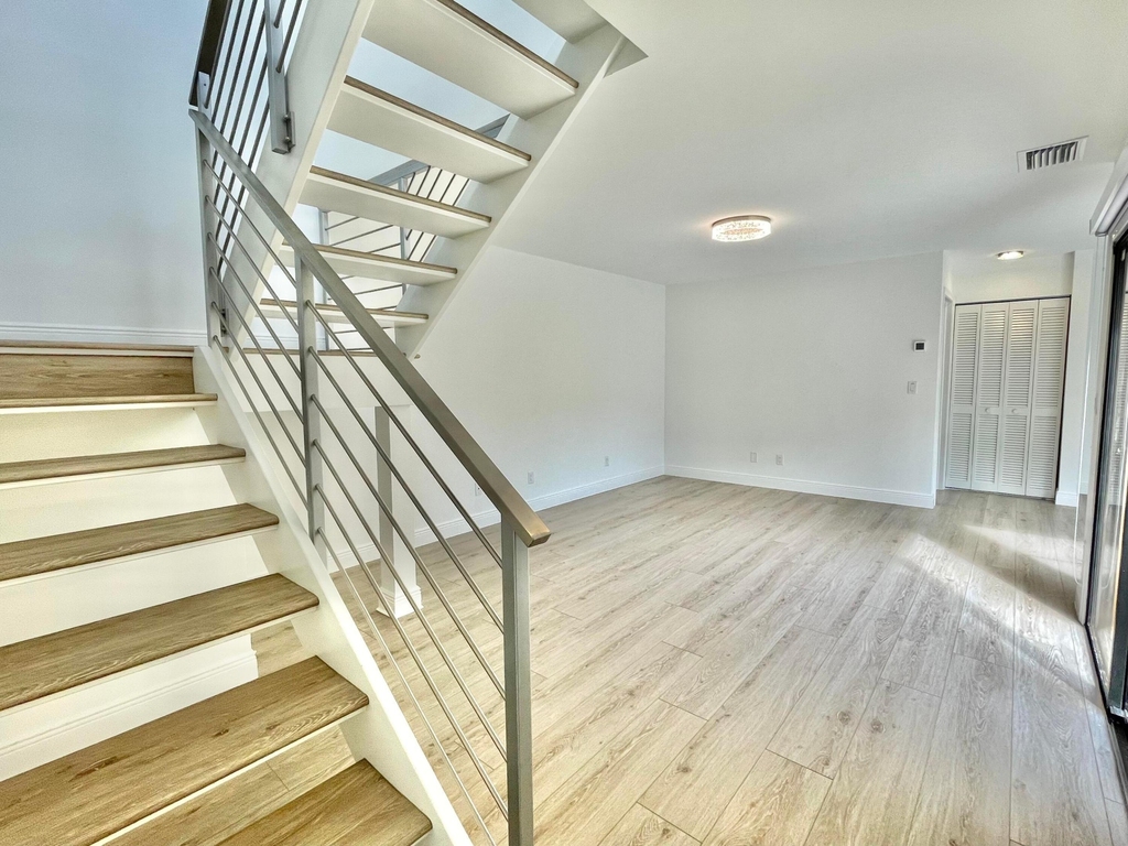 359 Prestwick Circle - Photo 0