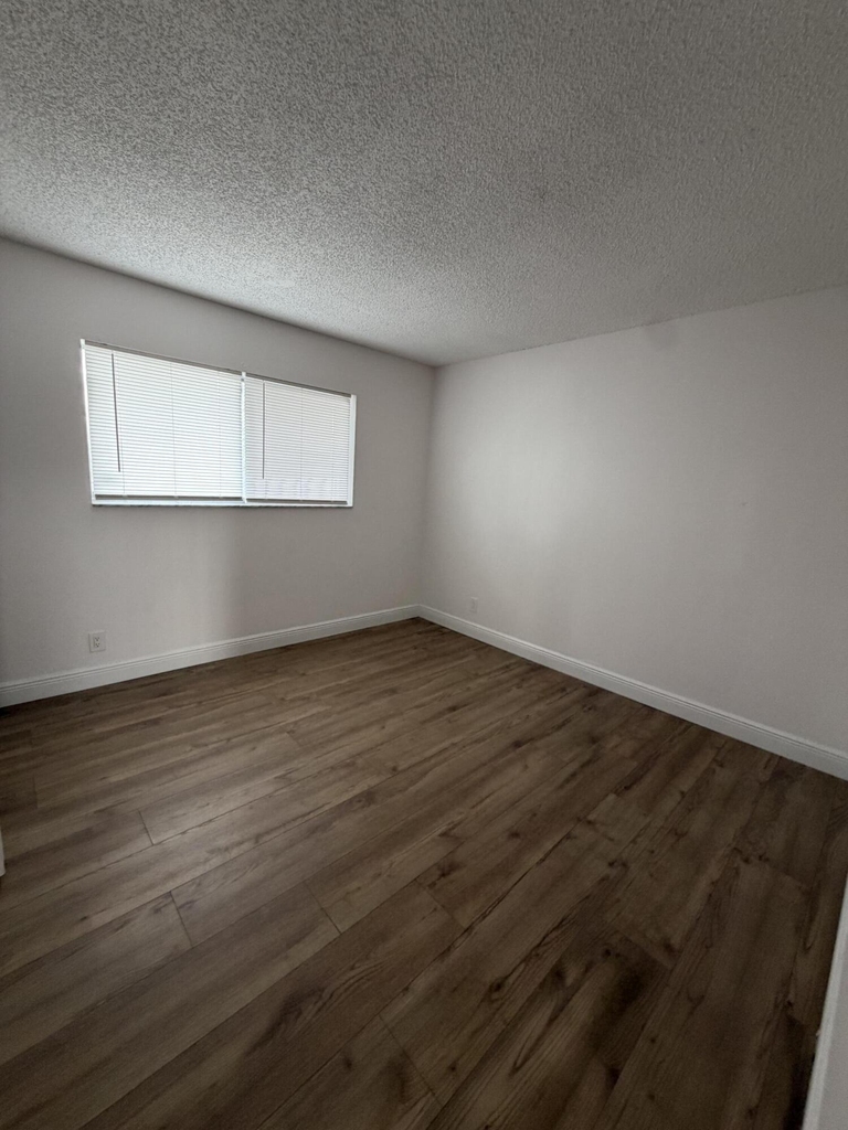 8720 N Sherman Circle - Photo 7