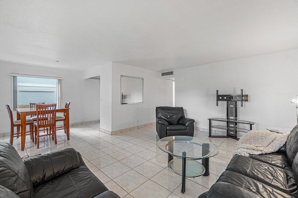 260 Brittany F - Photo 9