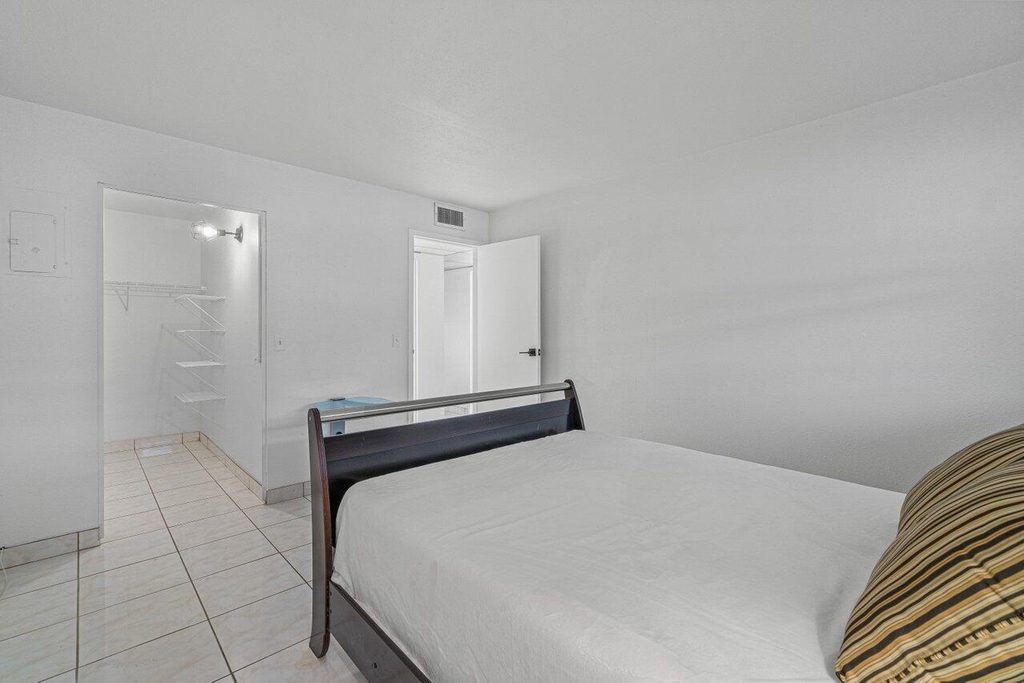 260 Brittany F - Photo 16