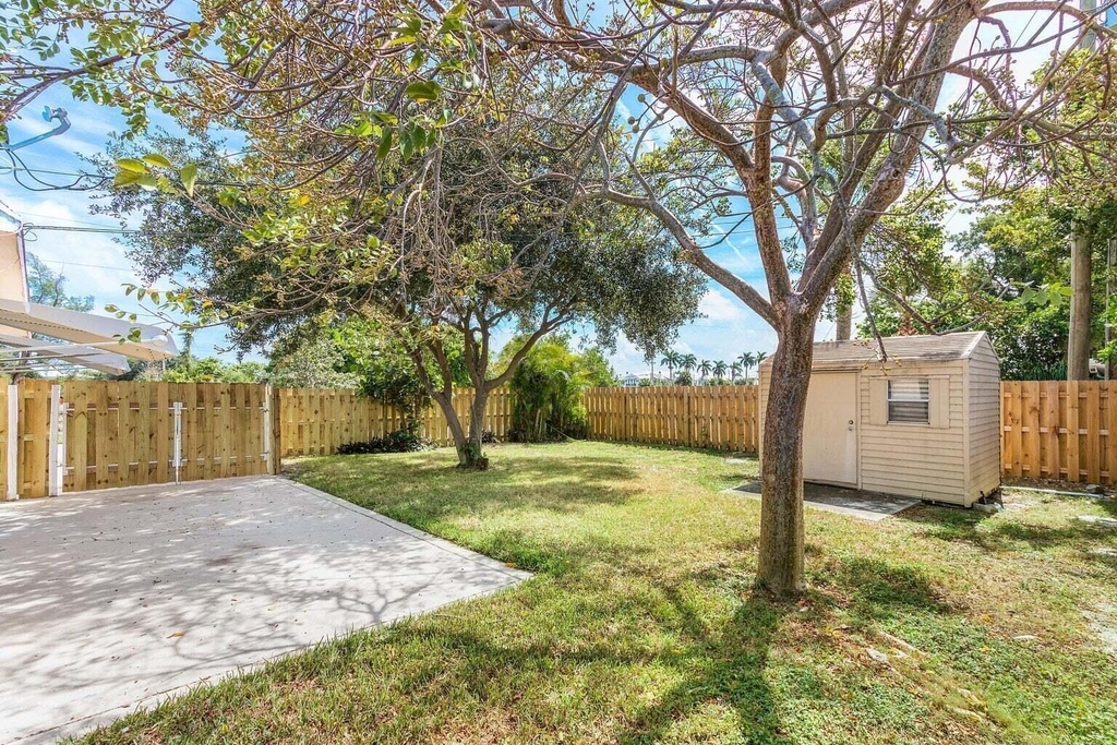 272 Ne 13th Street - Photo 29
