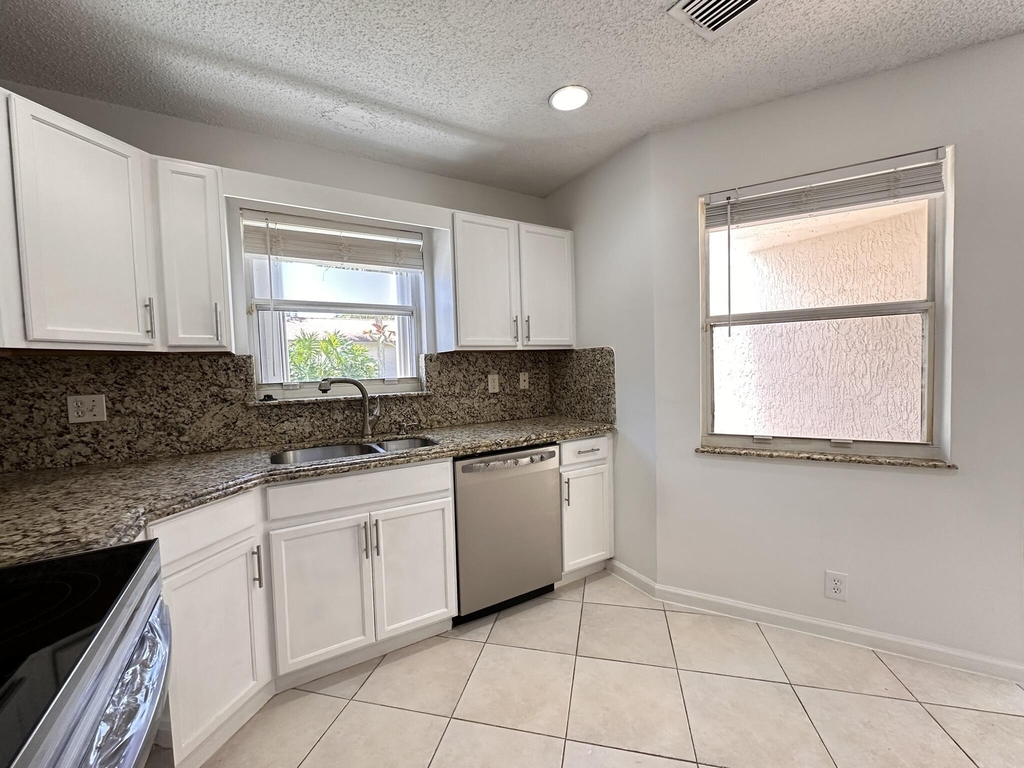 703 Crosswinds Drive - Photo 3