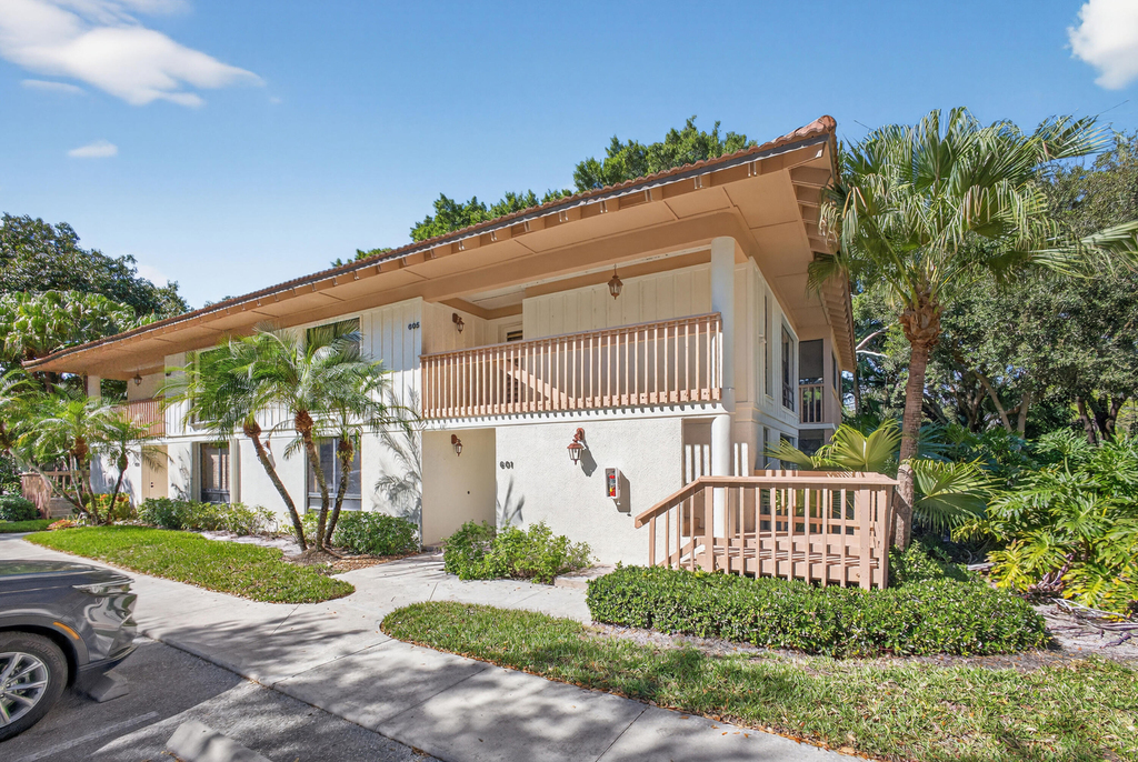 605 Brackenwood Cove - Photo 0