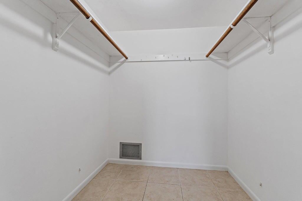 5570 Tamberlane Circle - Photo 18