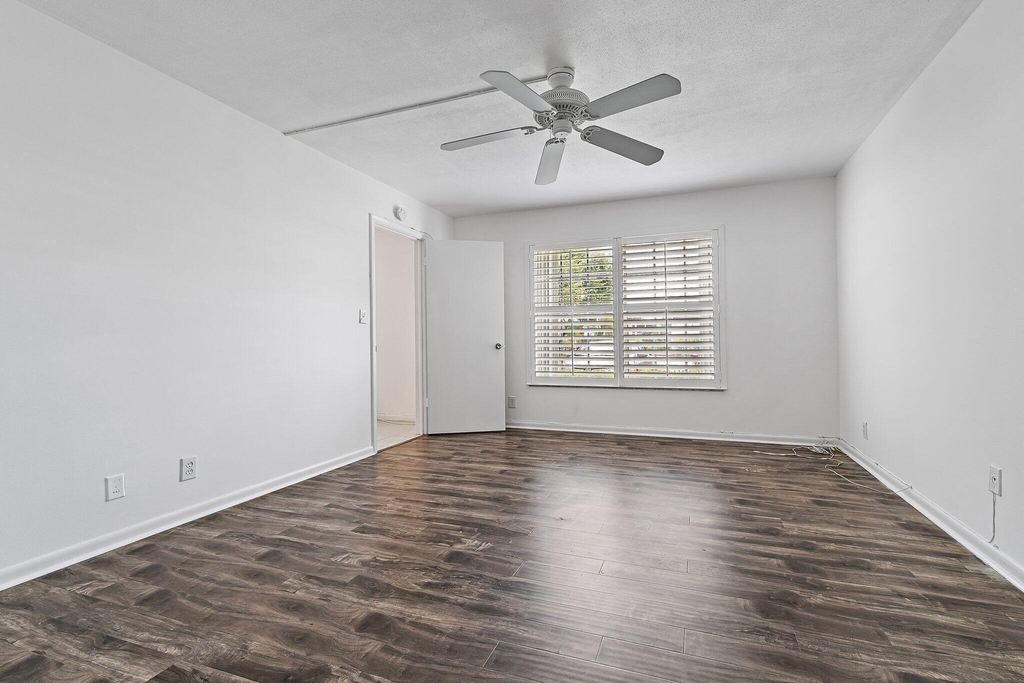 5570 Tamberlane Circle - Photo 15