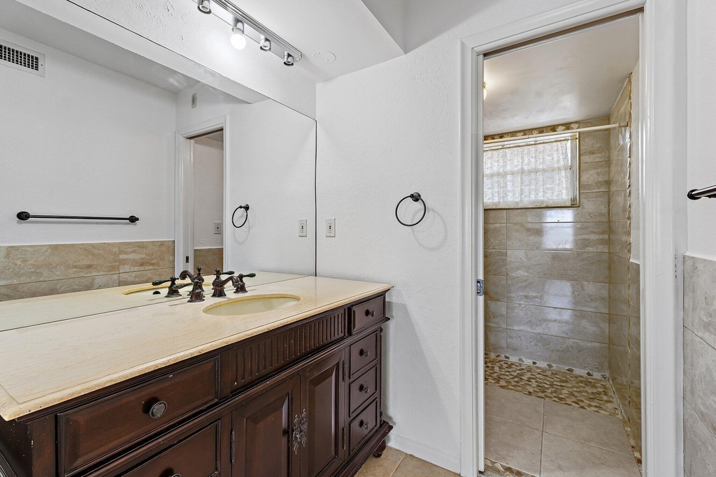 5570 Tamberlane Circle - Photo 16