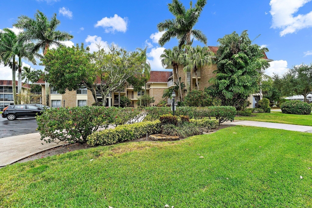 5570 Tamberlane Circle - Photo 32