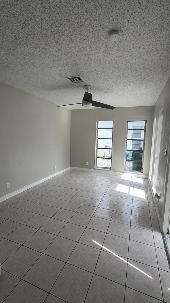 47 Se 13th Street - Photo 0