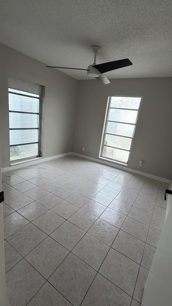 47 Se 13th Street - Photo 1