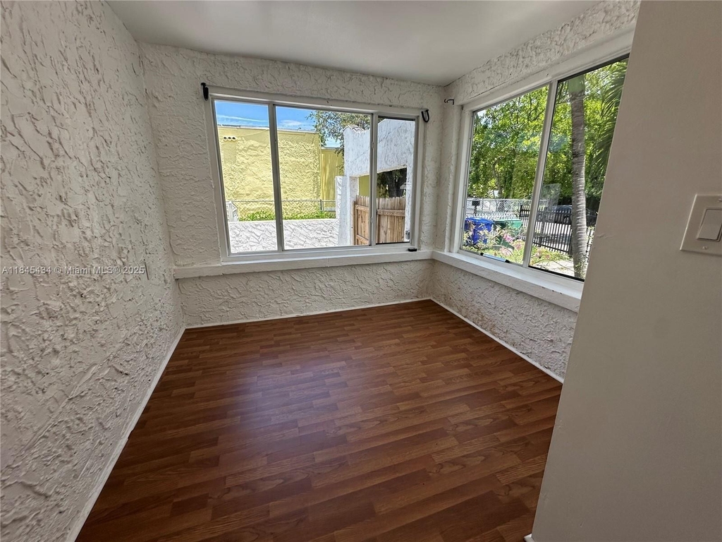 267 Nw 33rd Street - Photo 4