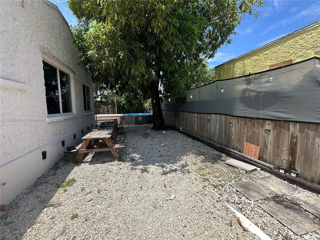 267 Nw 33rd Street - Photo 9
