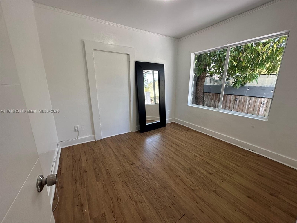 267 Nw 33rd Street - Photo 5