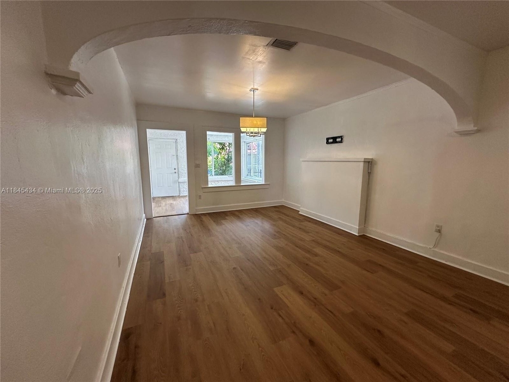 267 Nw 33rd Street - Photo 3
