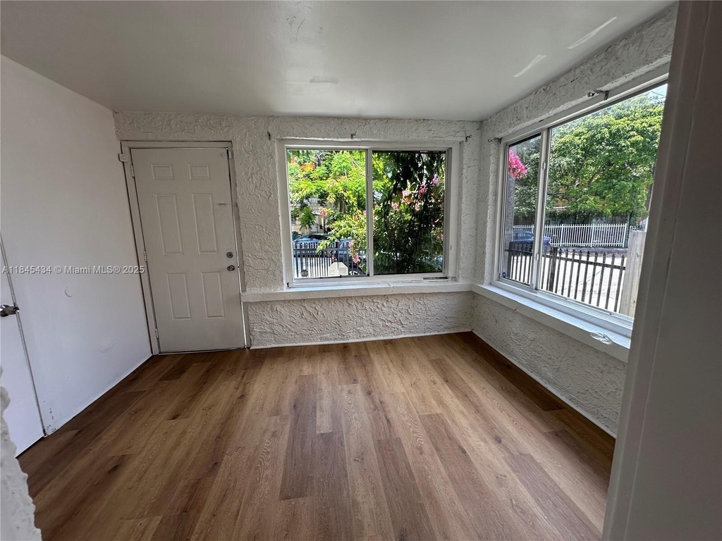 267 Nw 33rd Street - Photo 2