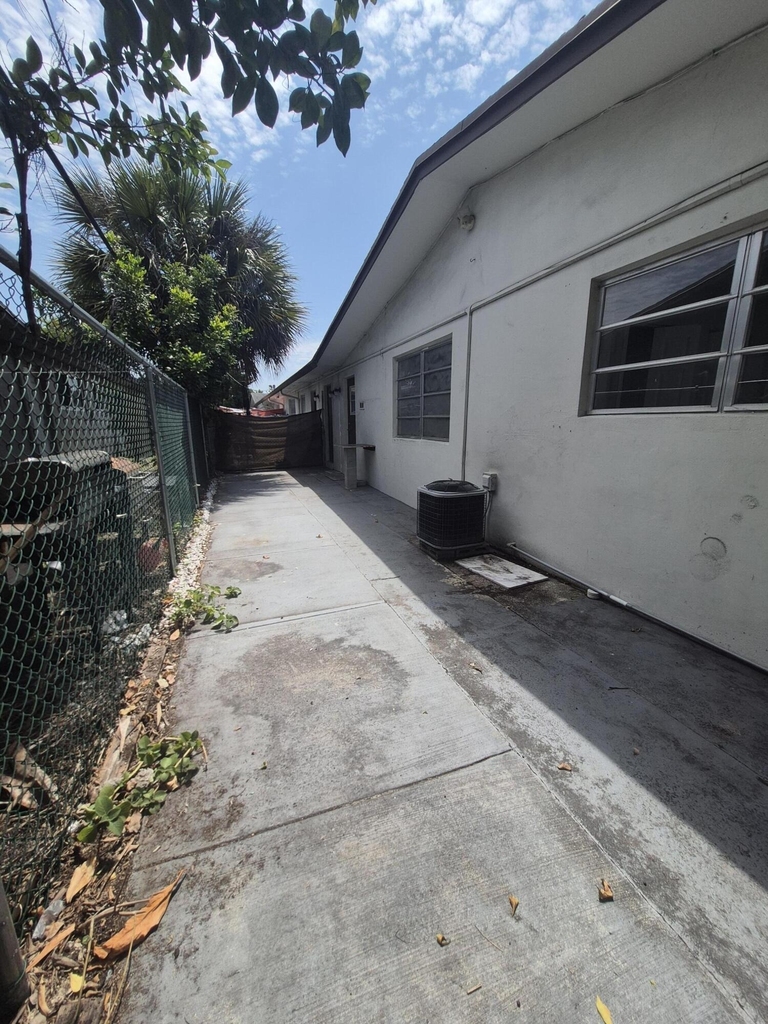 7221 Venetian Street - Photo 10