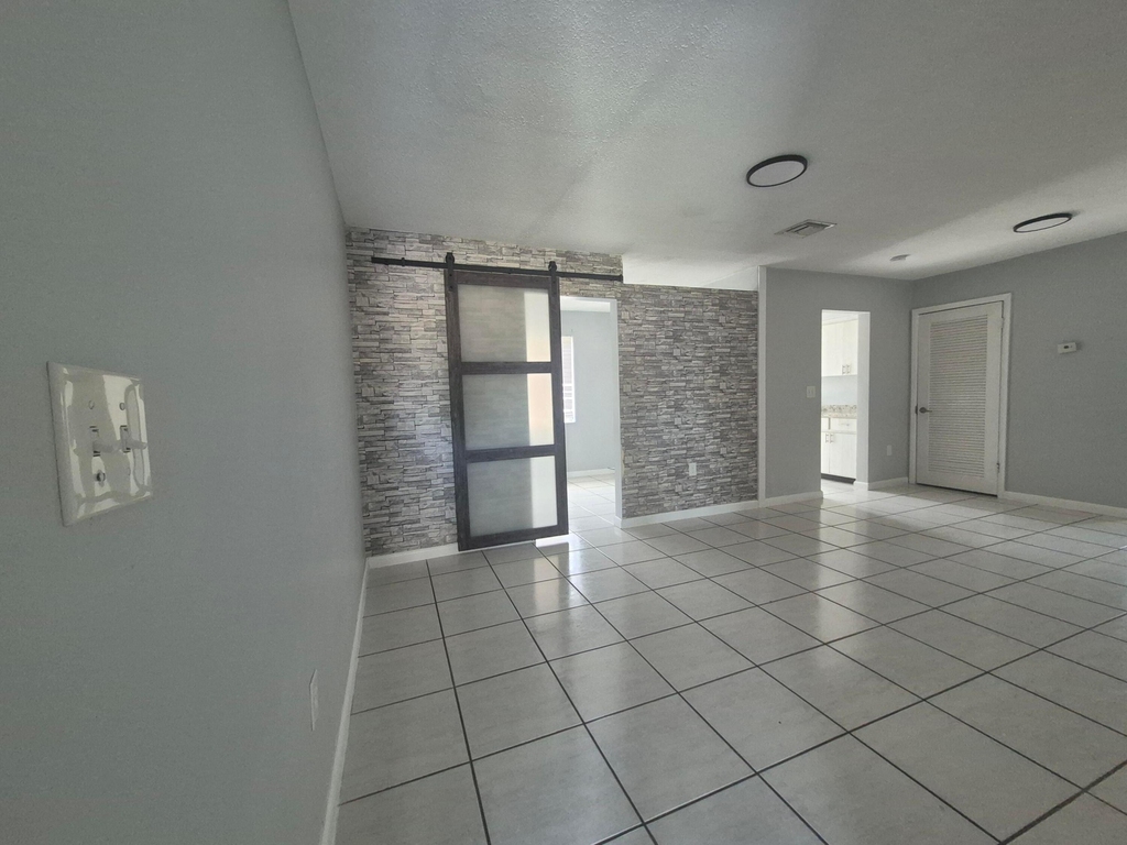 7221 Venetian Street - Photo 0