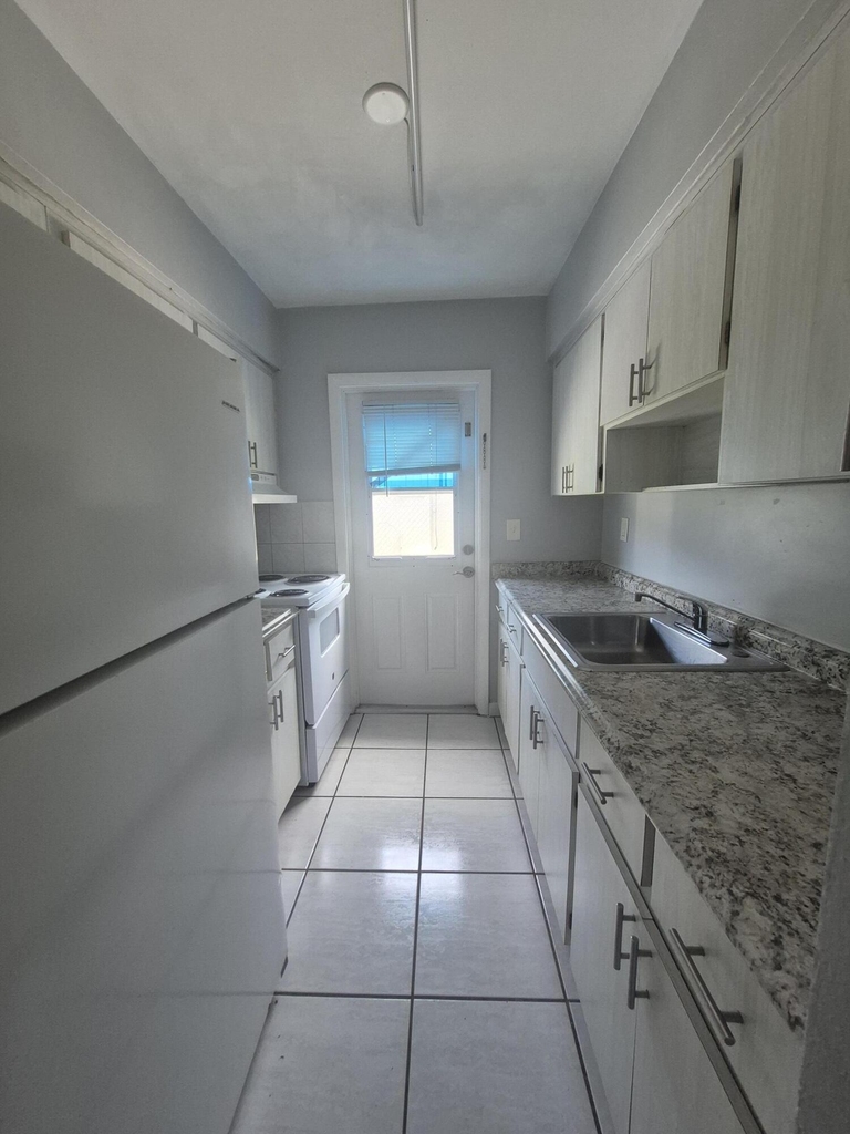 7221 Venetian Street - Photo 3