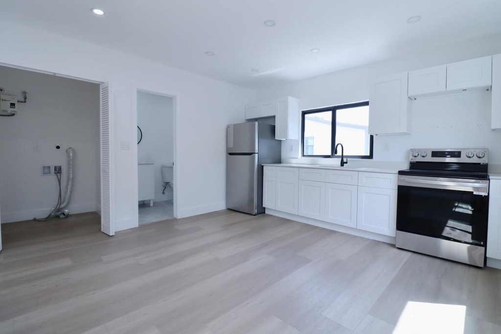 3040 Nw 13th Avenue - Photo 1
