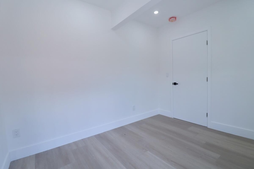 3040 Nw 13th Avenue - Photo 4