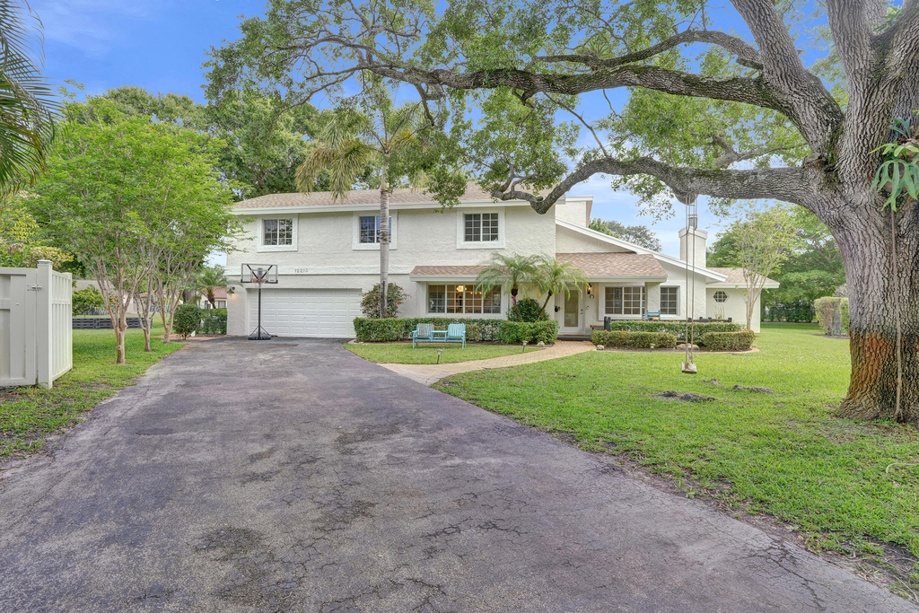 12213 Melissa Way - Photo 0