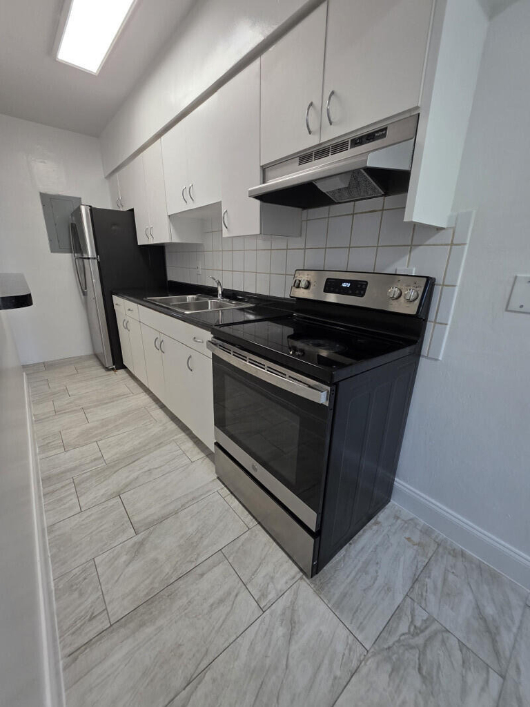 100 Sw 9th Street - Photo 3