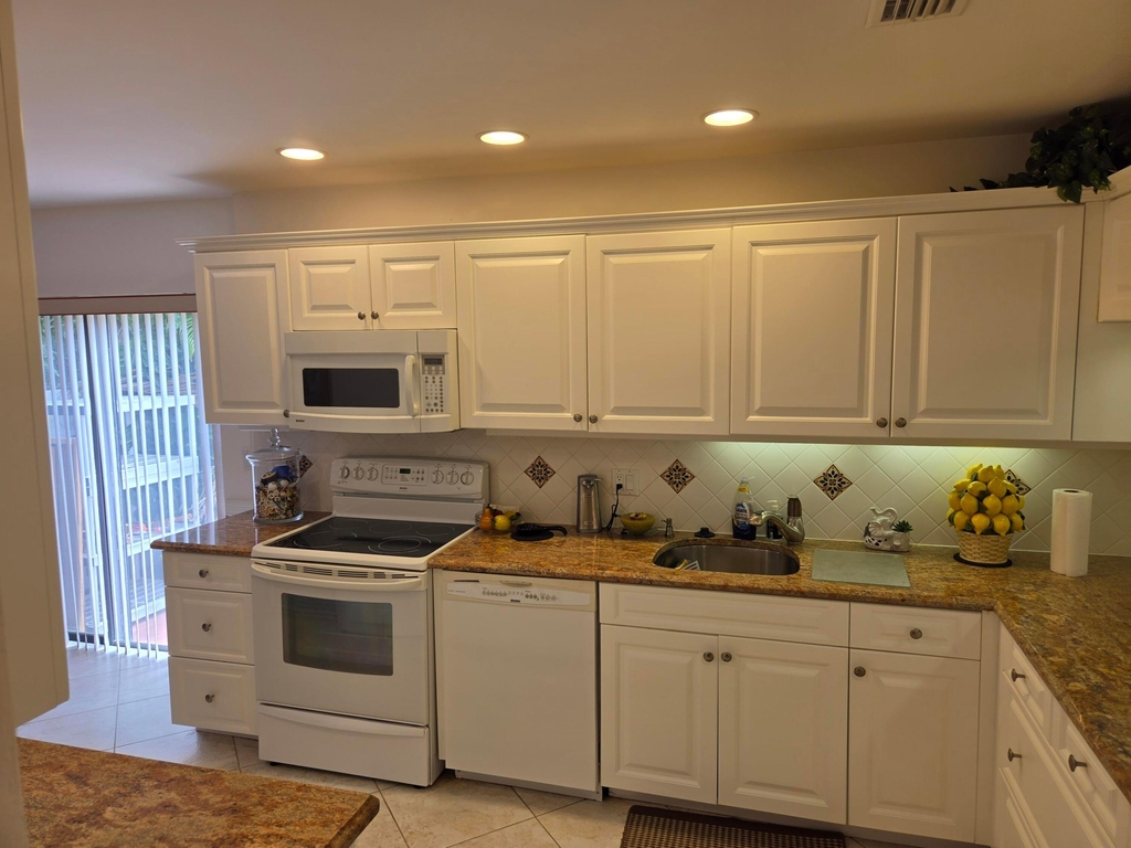 61 Eastgate Drive - Photo 2