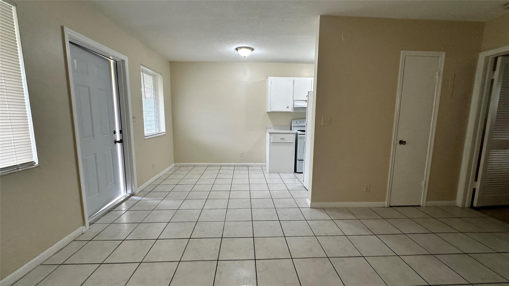 717 Se 16th Street - Photo 2