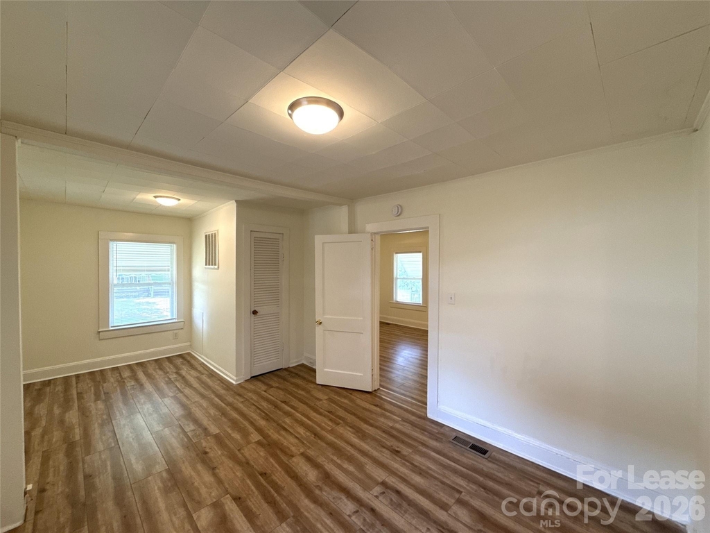 1907 E Elm Street - Photo 3