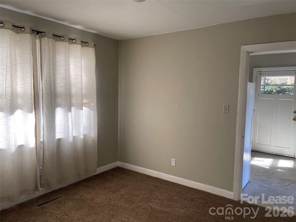 634 23rd Avenue Ne - Photo 7