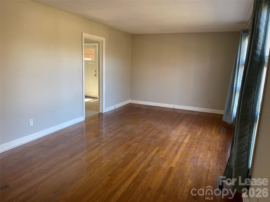 634 23rd Avenue Ne - Photo 2