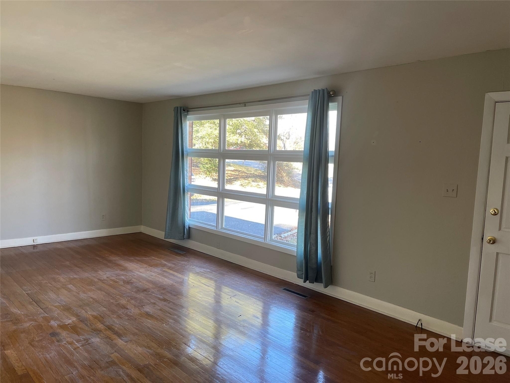 634 23rd Avenue Ne - Photo 1
