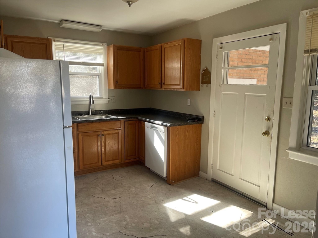 634 23rd Avenue Ne - Photo 3