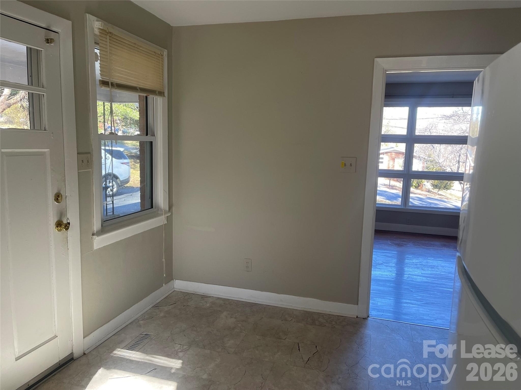 634 23rd Avenue Ne - Photo 5