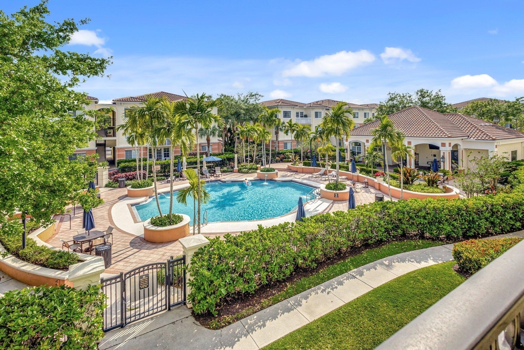 9873 Baywinds Boulevard - Photo 2