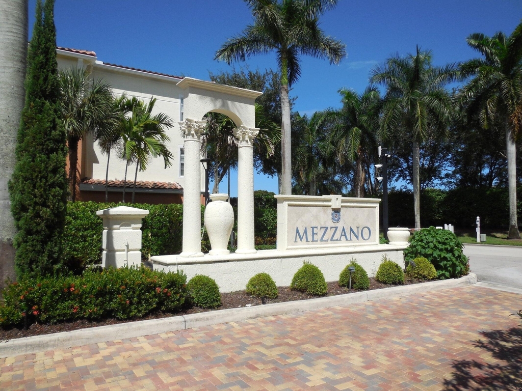 9873 Baywinds Boulevard - Photo 0
